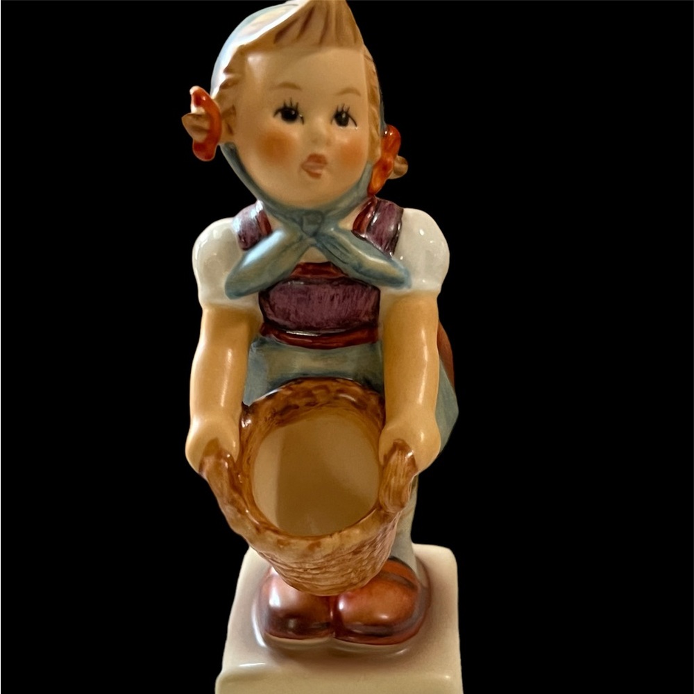 Hummel #928 “Little Helper” figurine.